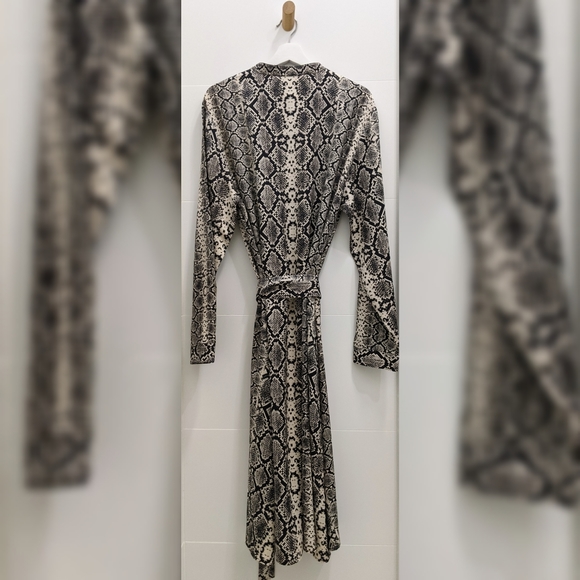 Trenery, Shirt dress, Size 18, python pattern. - Picture 2 of 5